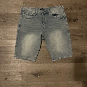 True religion shorts 
Worn once 
Excellent condition